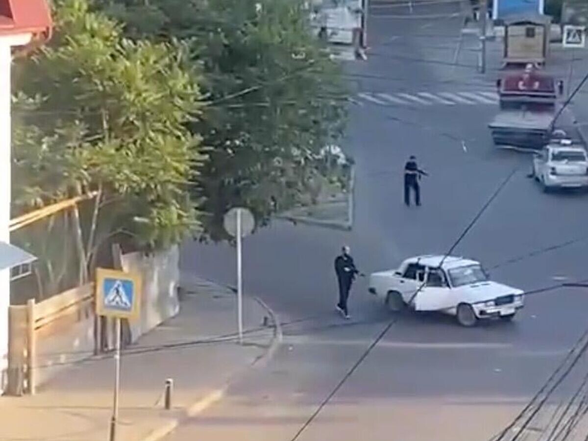    Перестрелка в Дагестане. Кадр видео очевидца