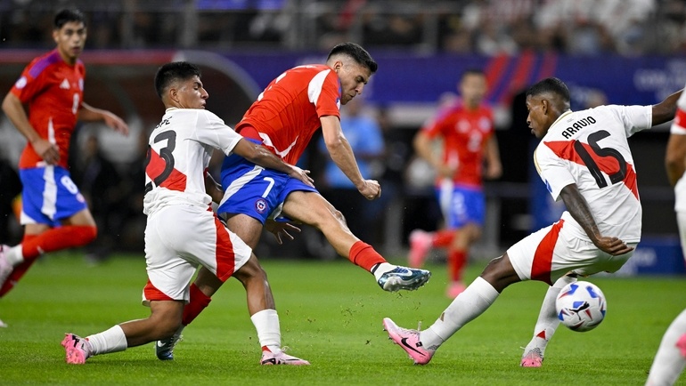    Игровой эпизод матча Кубка Америки Чили — Перу. USA Today Sports