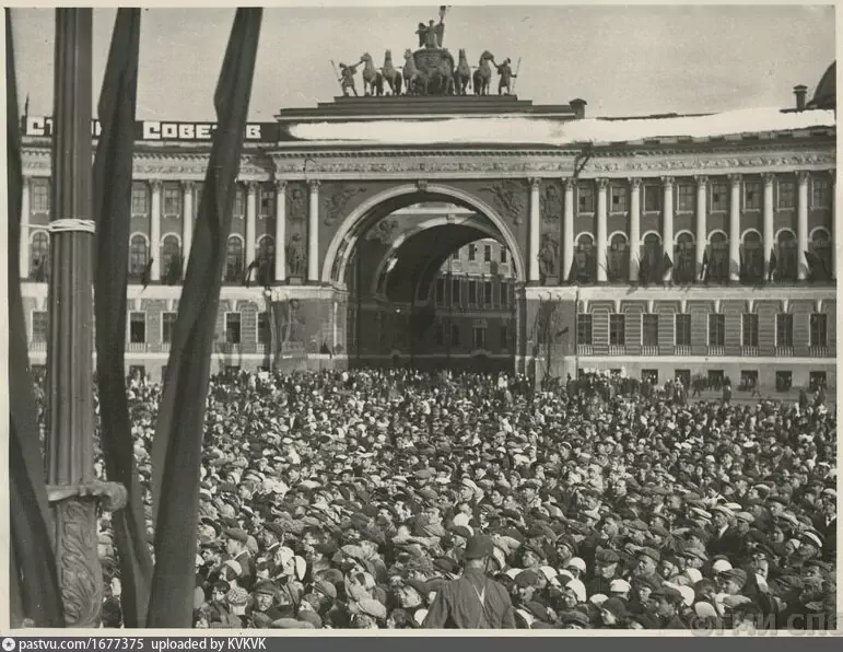 1934, 24 июня: В Ленинграде состоялась торжественная встреча челюскинцев.