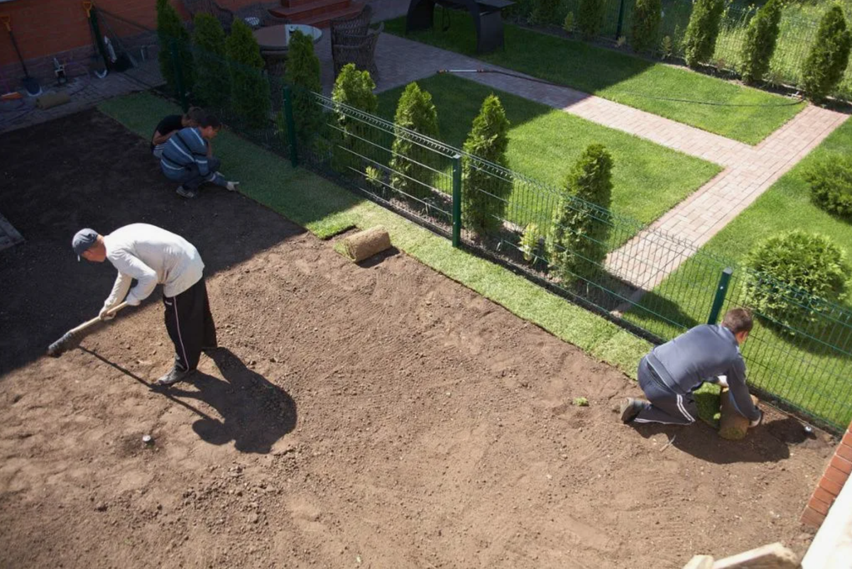 Подготовка почвы (источник фото: m-strana.ru)