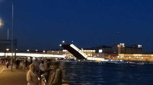 Развод мостов в Санкт-Петербурге. Литейный мост. Конец июня.