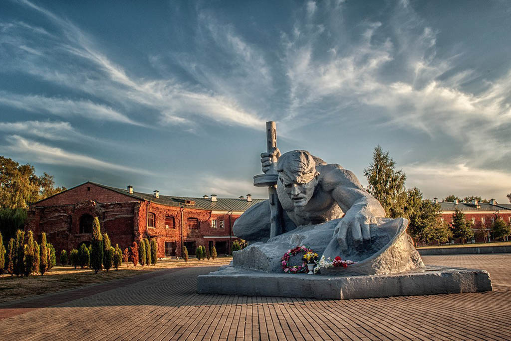 Брестская крепость-герой