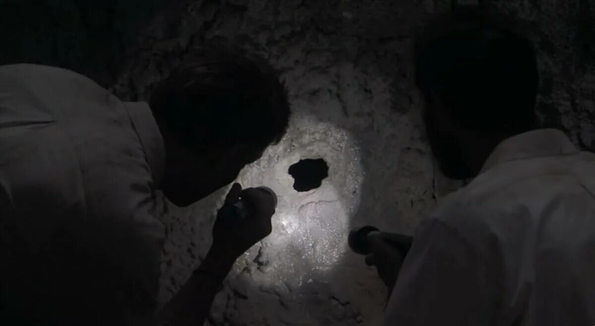 "Парни, ну вот стоила эта дыра вашего времени?!"