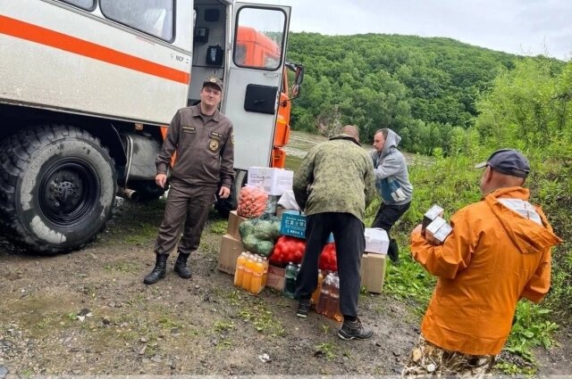    В пострадавшие районы продукты привозят спасатели. Фото: Прокуратура Приморского края