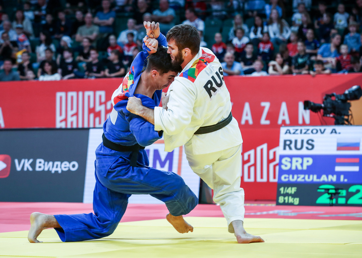 Абас Азизов в белом.