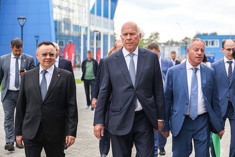    Сергею Чемезову на КВЗ презентовали школу для синих воротничков авиапрома