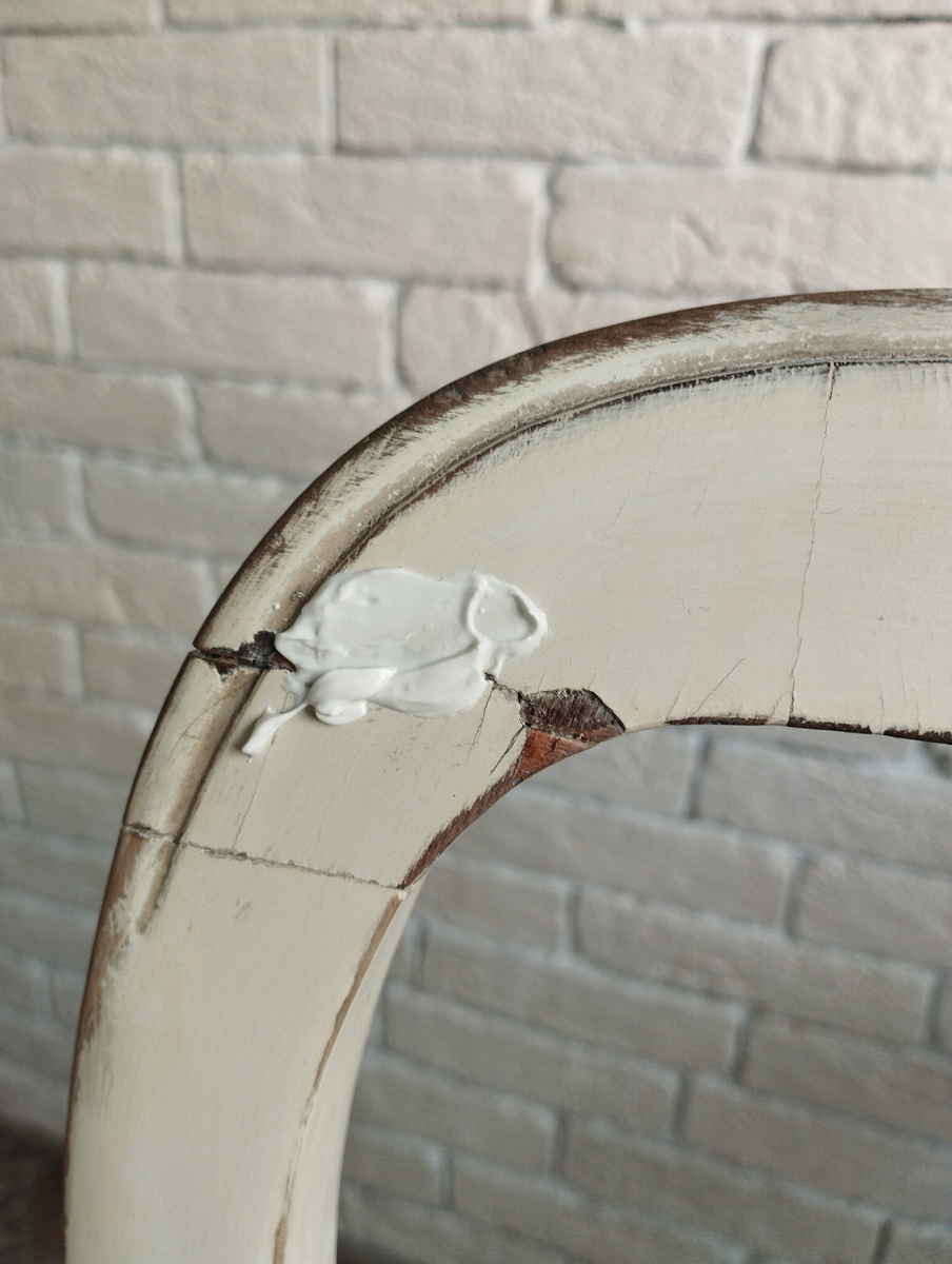 Реставрирую стулья.