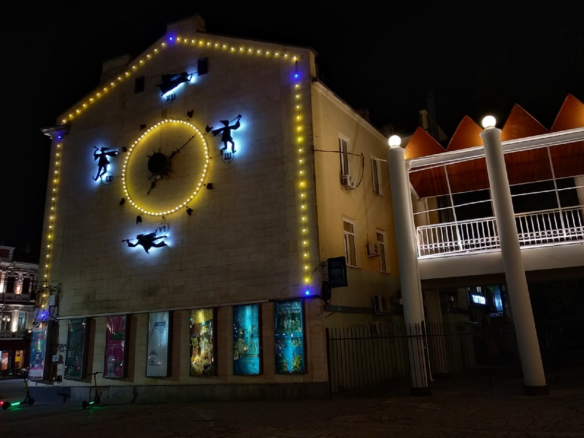 Театр кукол на проспекте Революции 22.10.2021. © Фотограф Семененко А. А. Ссылка обязательна.