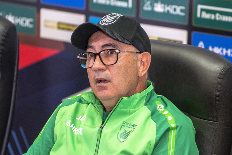    После «Рубина» Бердыев работал в казахстанском «Кайрате», иранском «Тракторе», «Сочи» и «Динамо» (Махачкала).   
Фото: «БИЗНЕС Online»