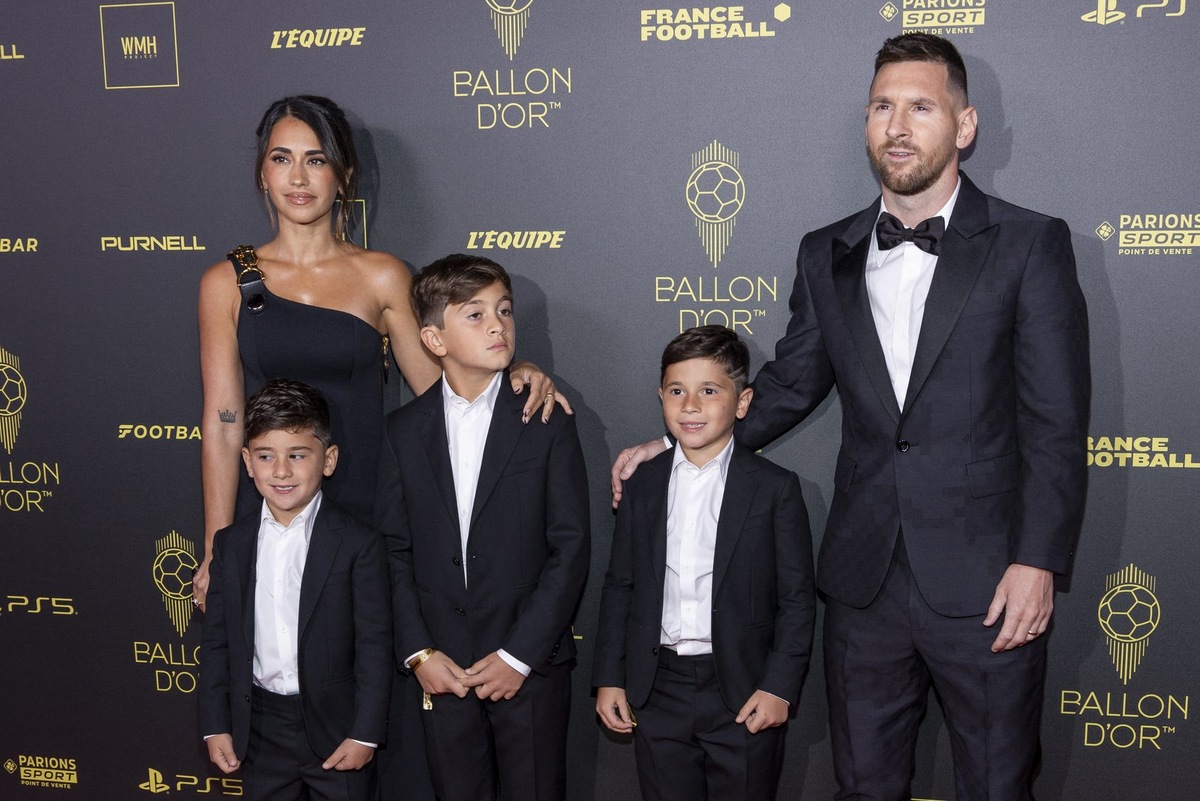    Лионель Месси, Антонелла Рокуццо с детьми