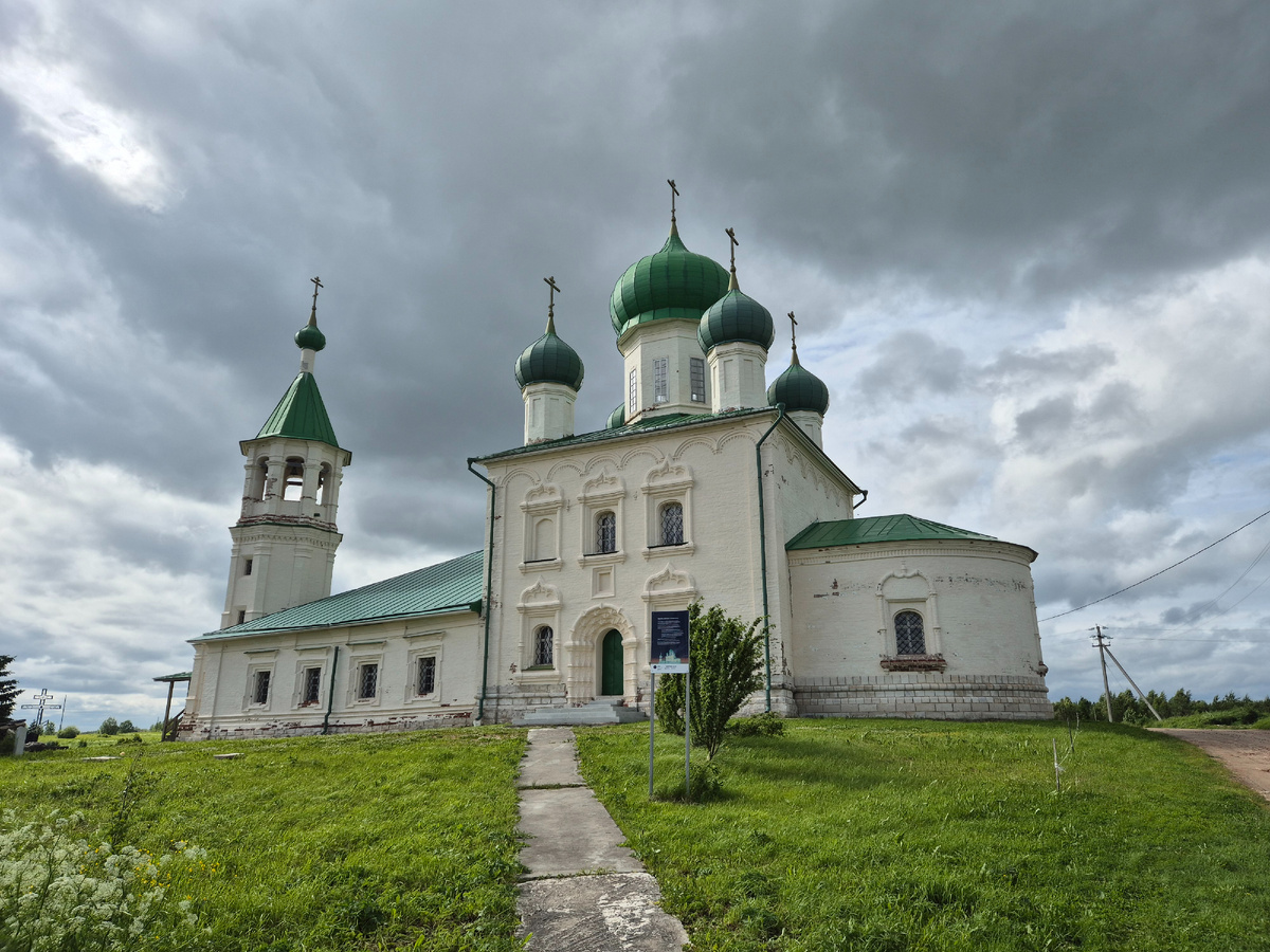 Храм Дмитрия Солунского в деревне Ломоносово | Личное фото