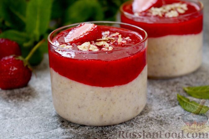 банан, клубника, хлопья овсяные, йогурт