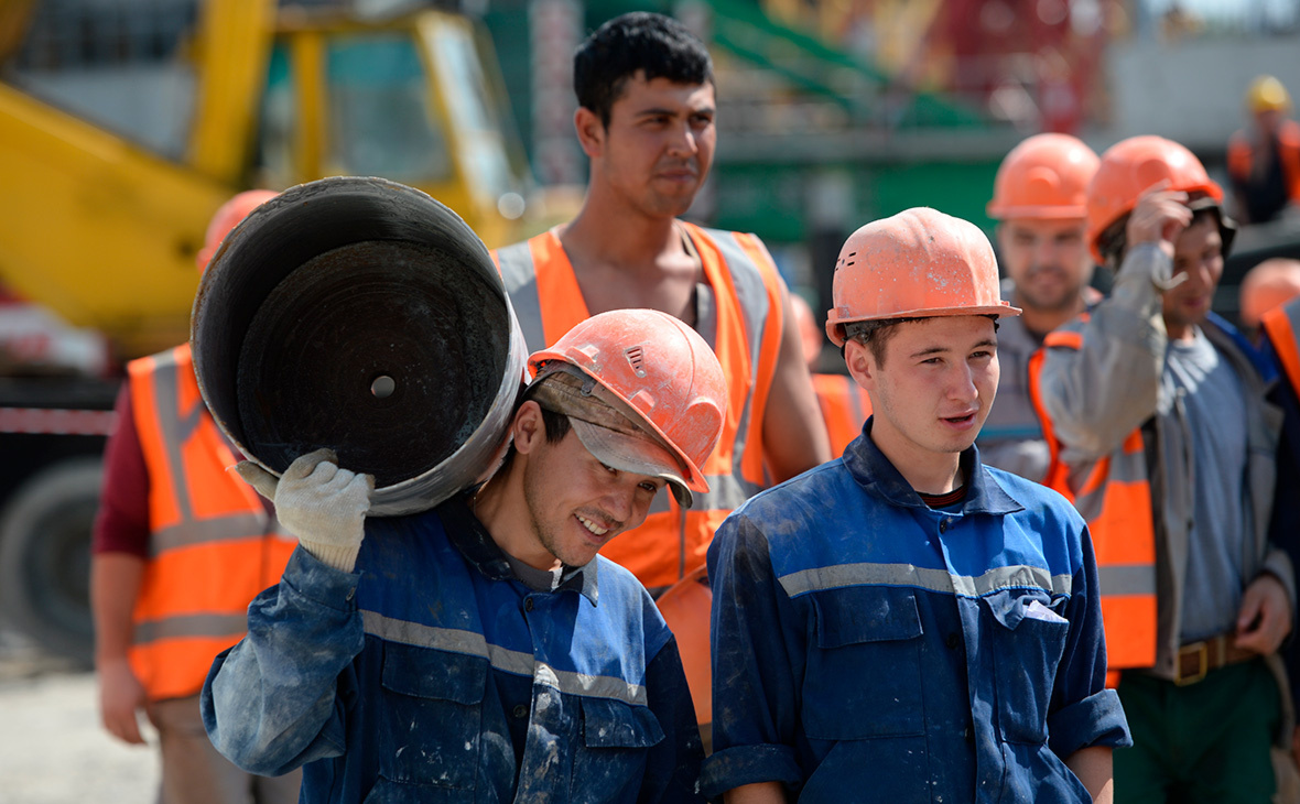 Мигранты на стройке 