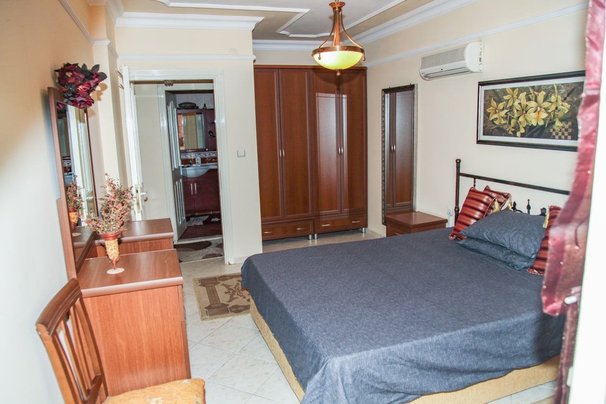 спальня раз! фото заимствовано у арендодателя, своих не нашла, на тот момент не было мысли фотографировать 