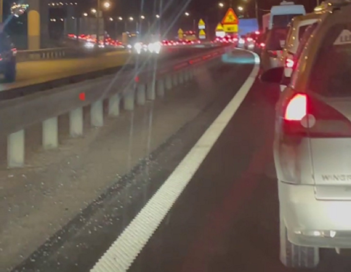 Скрин с видео ночной пробки в Молькино 