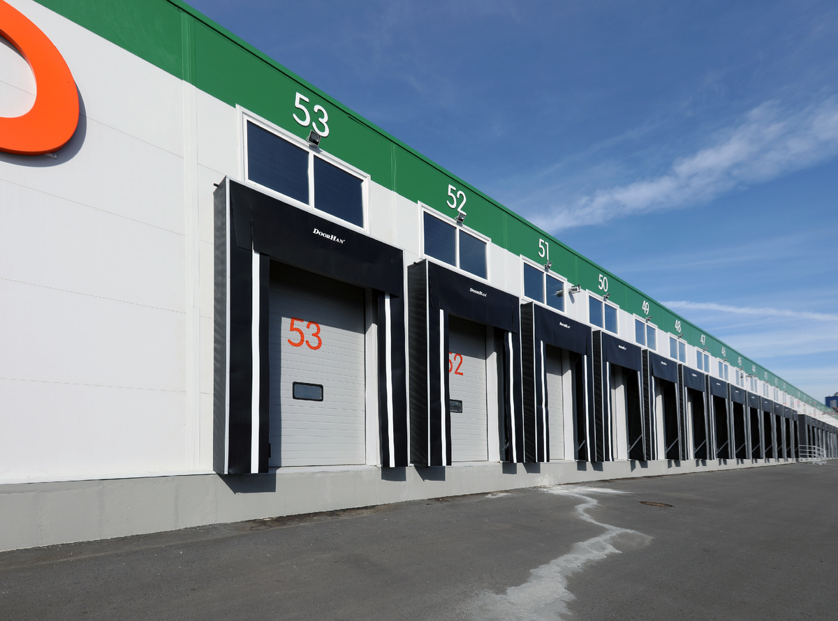 Перегрузочное оборудование установленное компанией "Аполло" в РЦ "Агропарк" Самара 