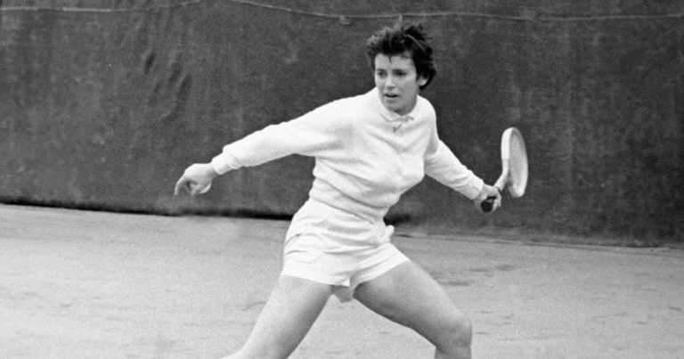 Легендарной теннисистке было 83 года. О смерти сообщил ее друг, журналист и телеведущий Юрий Рост. «Ушла Анна Дмитриева, невероятной красоты человек.