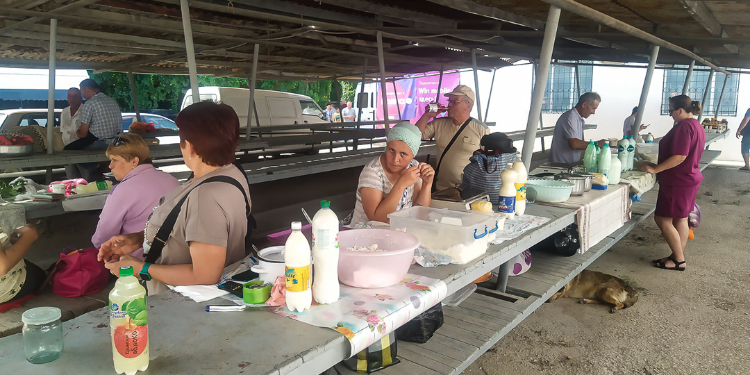 Был на рынке в крымском селе, посмотрел, почём тут молоко и мясо