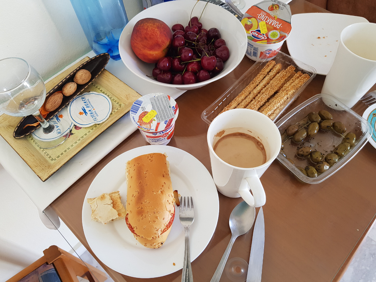 наш завтрак на острове Родос