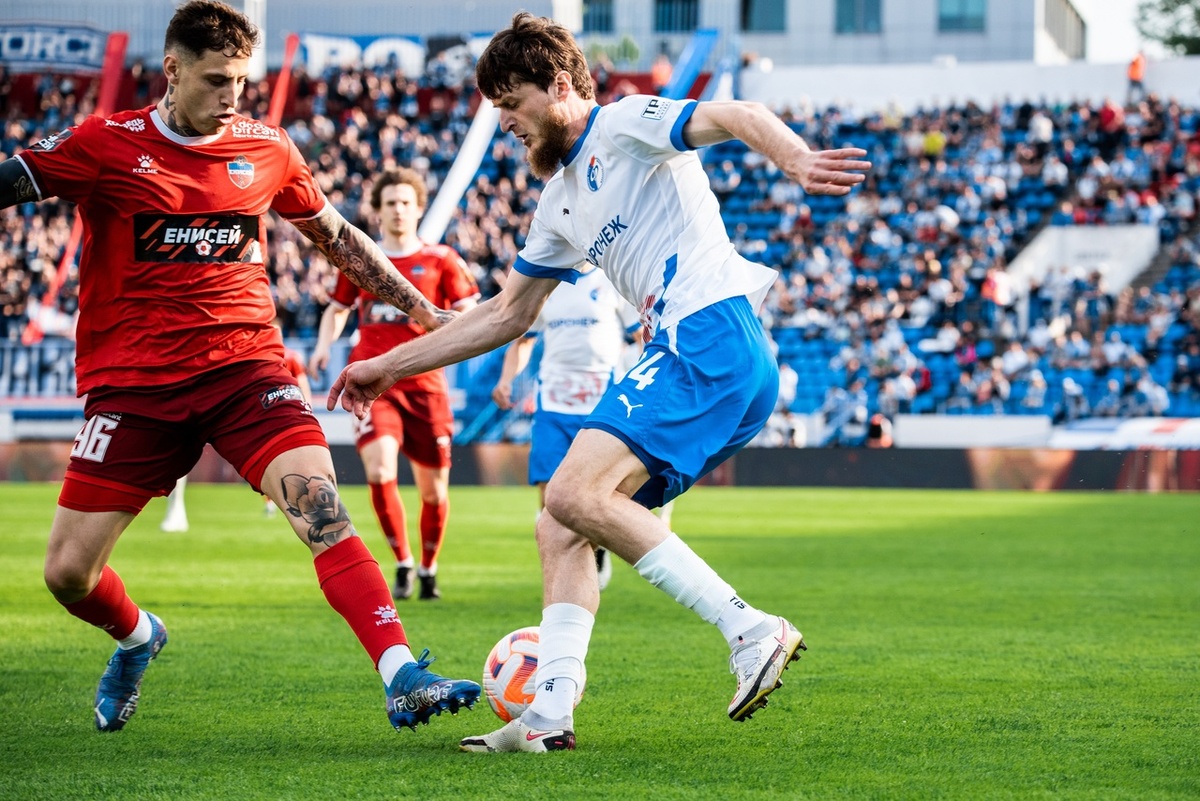 Поблагодарим Хызыра за самоотдачу в каждом матче в футболке "Факела"!!!