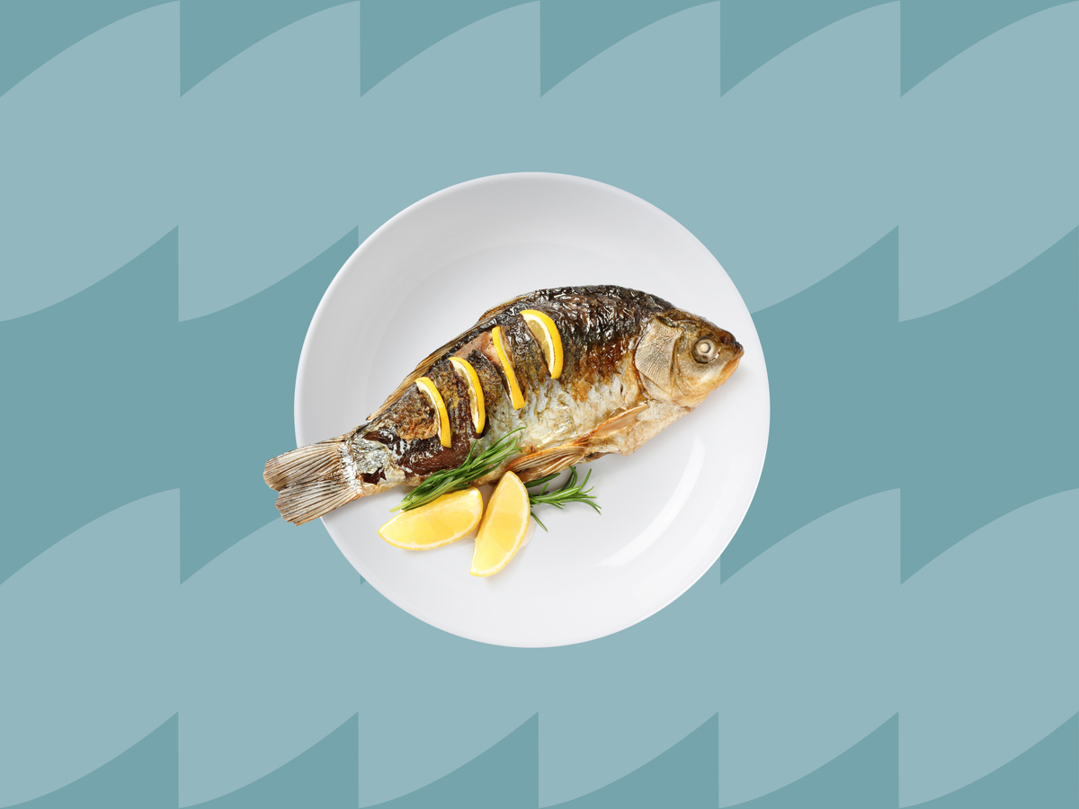 Эту рыбу ценят за нежный, чуть сладковатый вкус, ее мясо хорошо сочетается со сметаной, соком лимона, азиатскими солоноватыми и пряными соусами. Редакция Food.