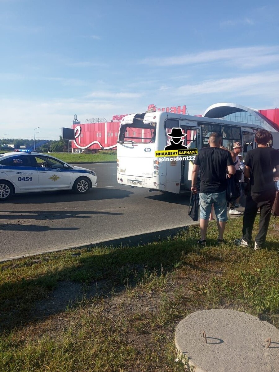   ДТП в Барнауле. Источник: Инцидент Барнаул