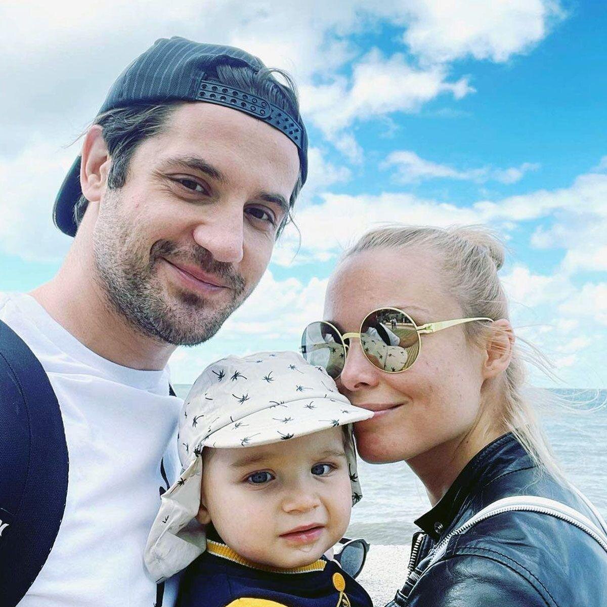    Марк Богатырев и Татьяна Арнтгольц с сыном