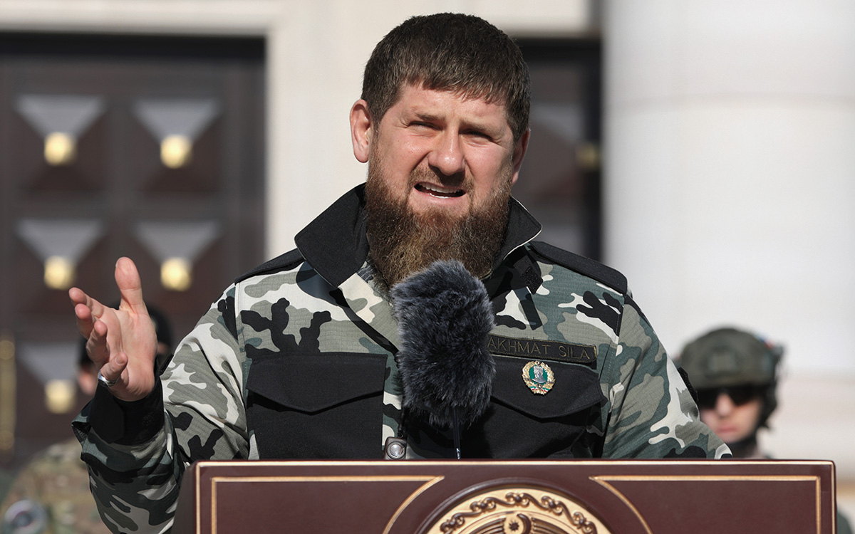 Глава Чечни сурово осудил недавние вылазки террористов в Дербенте и Махачкале, где бандитами были атакованы христианские храмы и иудейские синагоги, погибли и пострадали десятки человек.-2