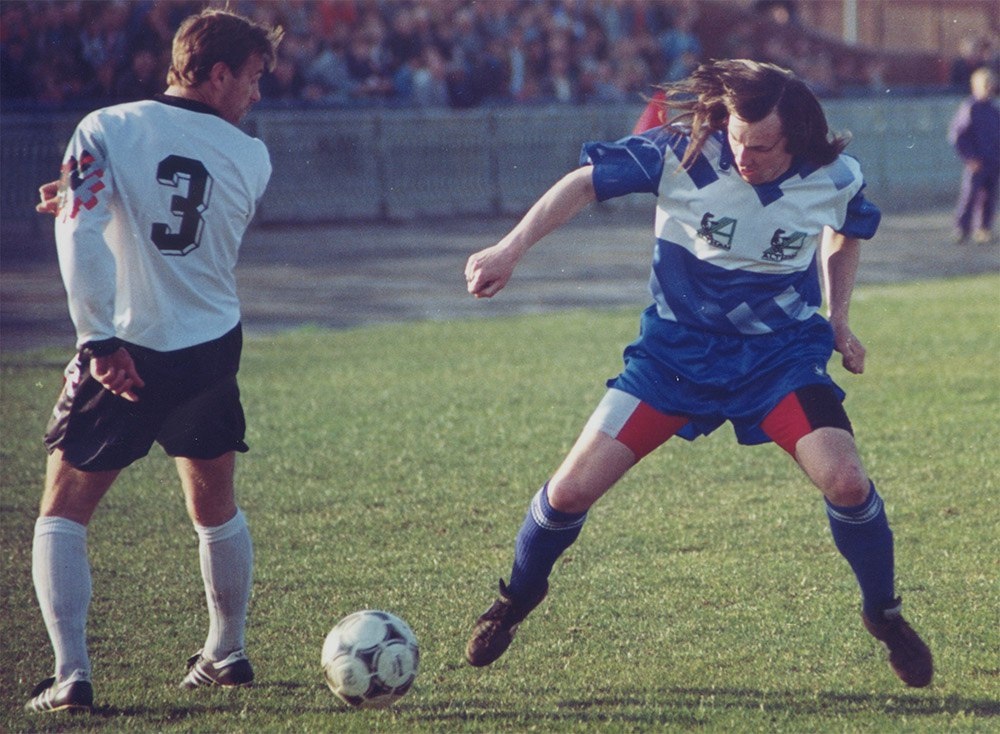 Бело-синий комплект, появившейся у команды ещё в 1991 году. По мнению многих болельщиков это форма была одной из самых красивых и фартовых 