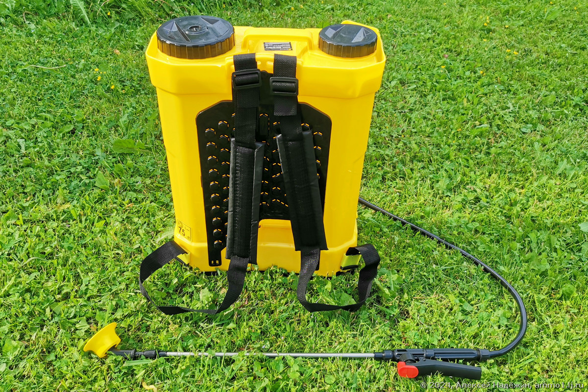 Аккумуляторный садовый опрыскиватель не только избавляет от необходимости качать ручной насос, но и значительно увеличивает скорость опрыскивания.-2