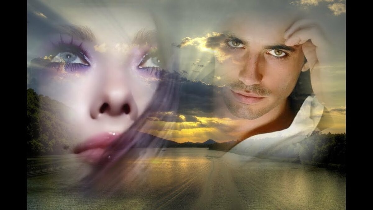 парень ждет звонок