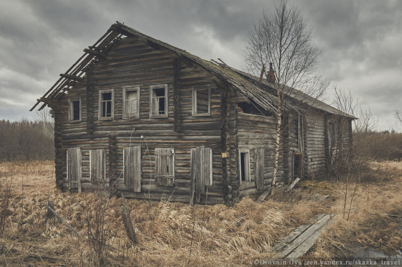 Заброшенный дом в деревне