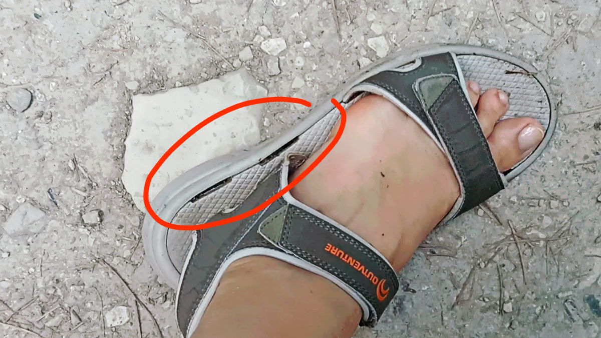 Много лет назад был случай - порвались босоножки. Отдыхали в кемпинге (в лесу), купить новые было негде. Теперь не беру с собой ненадёжную обувь