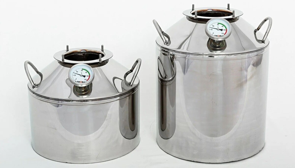 Эти баки - примеры не самых удачных кубов для самогоноварения.