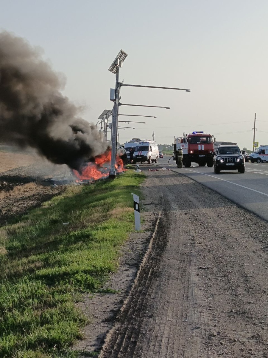 В Сочи массовая авария парализовала движение транспорта, а возле Полтавской  сгорела «Газель» | Утренний Юг | Дзен