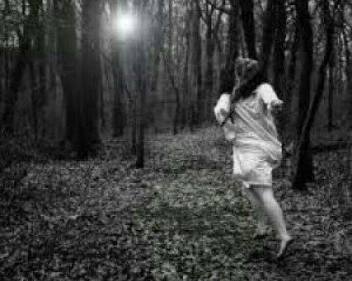 Была теплая осень. Я бежала из дома босиком, не оборачиваясь. Фото с сайта https://flectone.ru