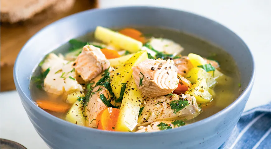 Легкий суп с рыбными клецками – это вкусное, нежное и питательное блюдо, которое прекрасно подходит для обеда или легкого ужина. Рыбные клецки добавляют супу насыщенный вкус и делают его более сытным.-2