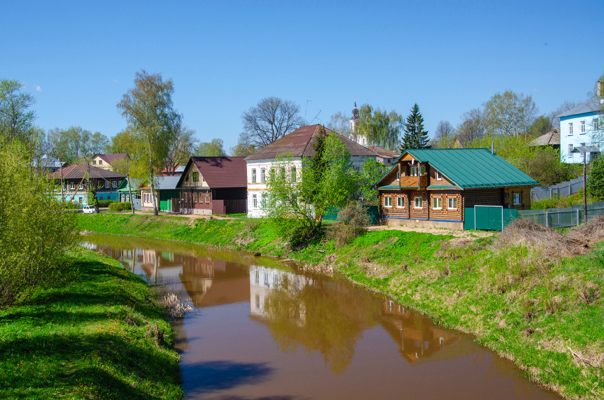 Набережная улица в Нерехте