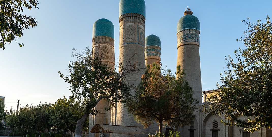 Медресе Чор-Минор: необычная восточная постройка в центре Бухары