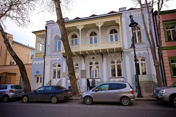 Так сегодня выглядит дом в историческом центре Тбилиси, где жил Лев Толстой © Sputnik / Alexander Imedashvili