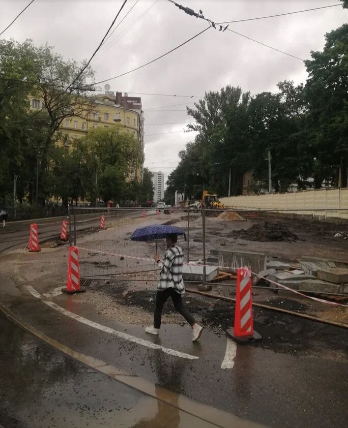 Разрытые тротуары в районе м. Достоевская, 2024.