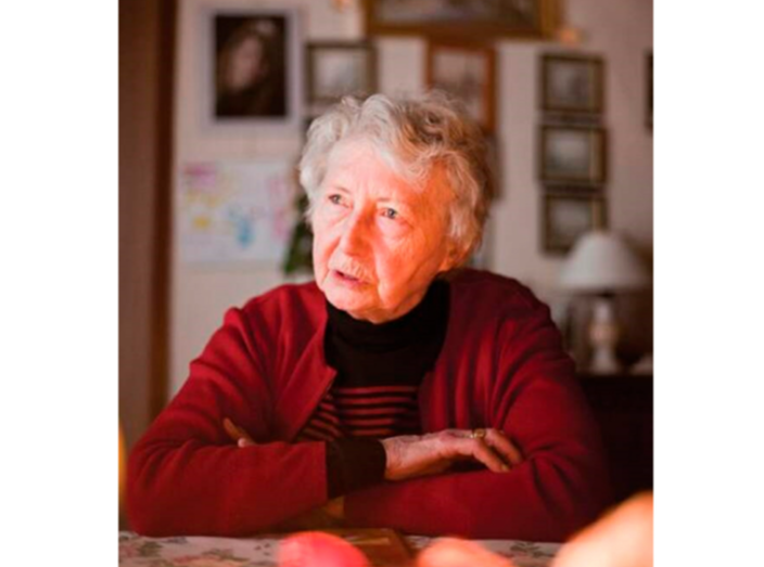 На фото Дора Насс