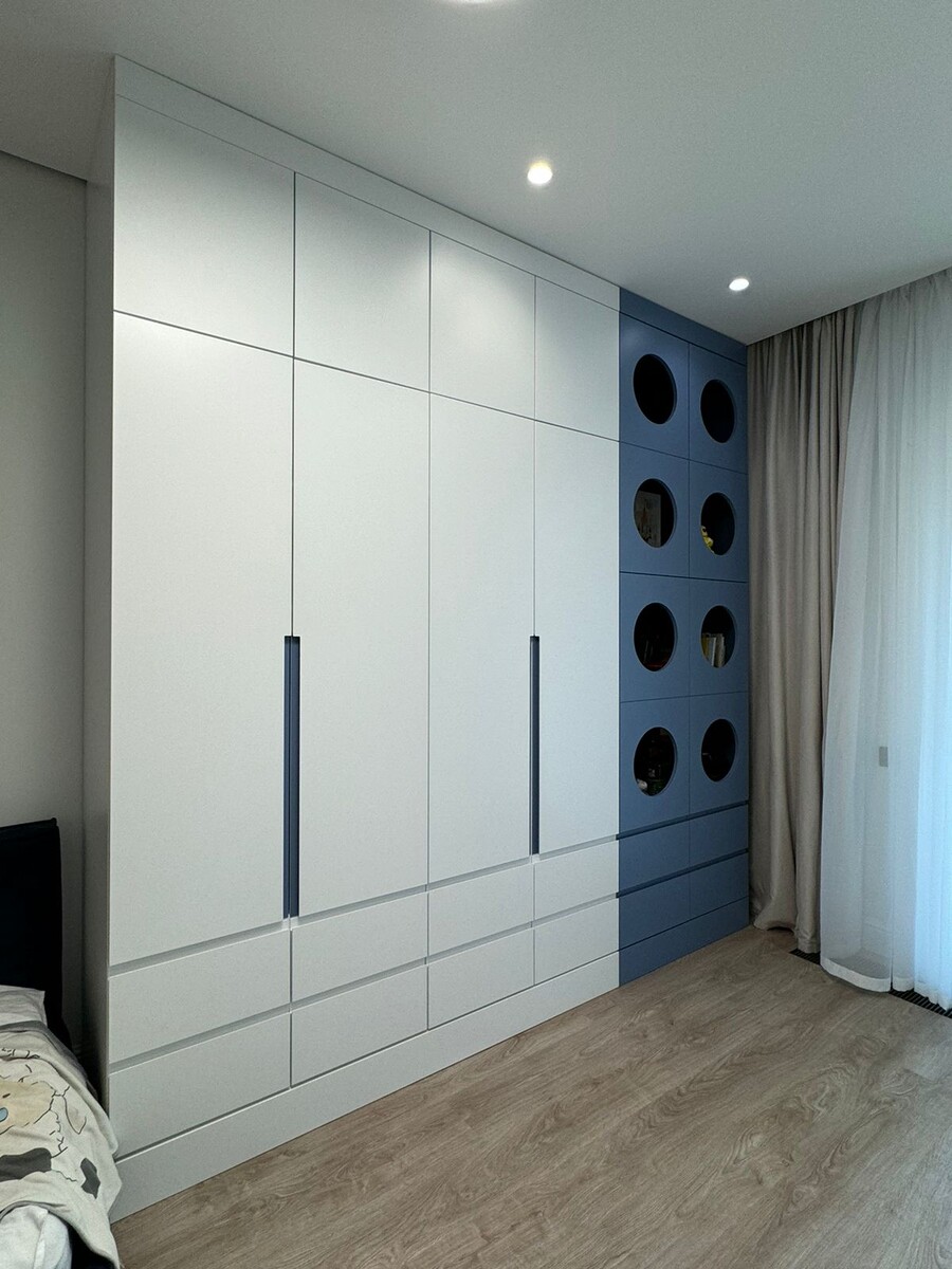 Шкаф в детскую