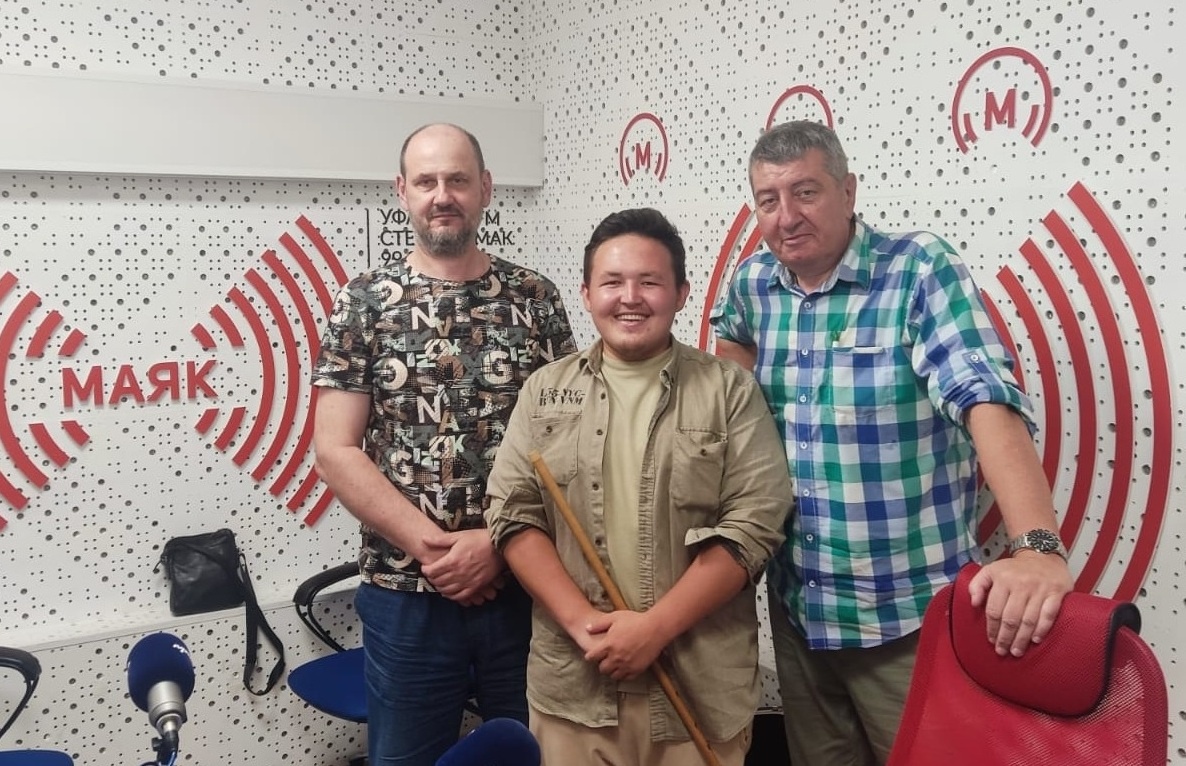    "В рабочий полдень" с музыкантами Анатолием Поляниным и Иньяром Ишмурзиным