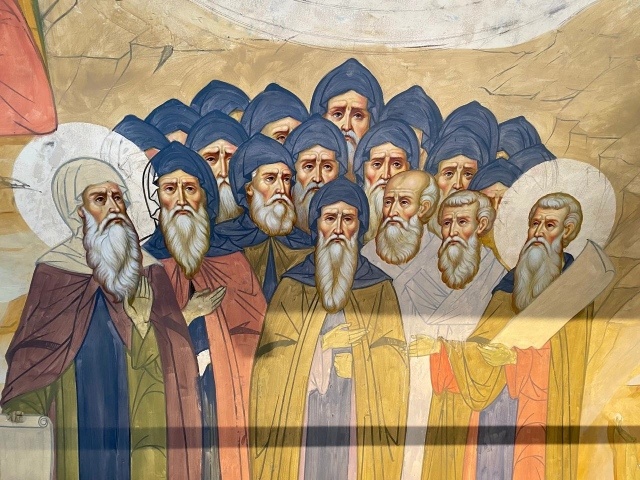    Палехские мастера не остановили работу в Луганском храме даже в Троицу