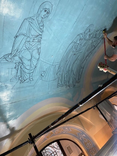    Палехские мастера не остановили работу в Луганском храме даже в Троицу