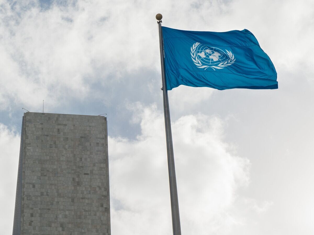    Флаг у Штаб-квартиры ООН© РИА Новости / Сергей Гунеев