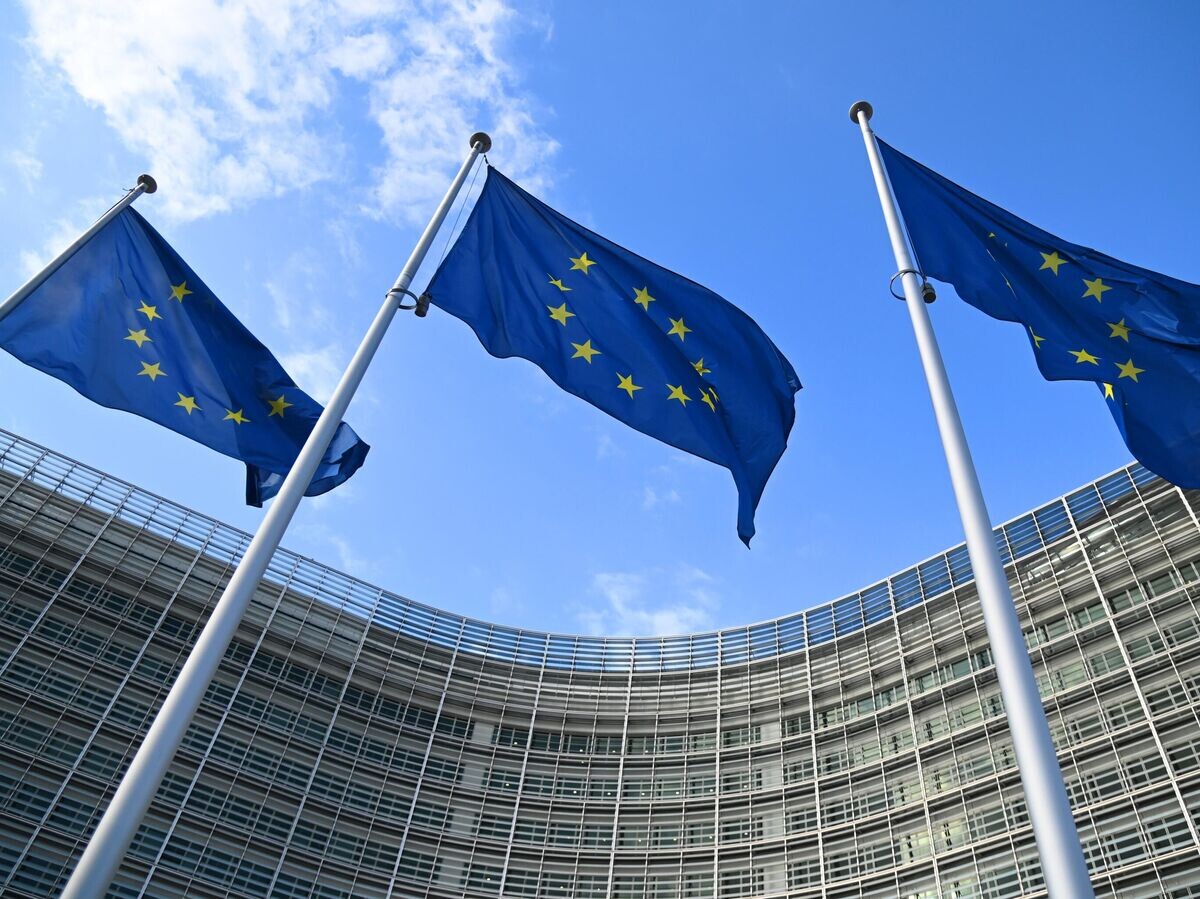    Флаги с символикой Евросоюза у здания Еврокомиссии в Брюсселе© РИА Новости / Алексей Витвицкий