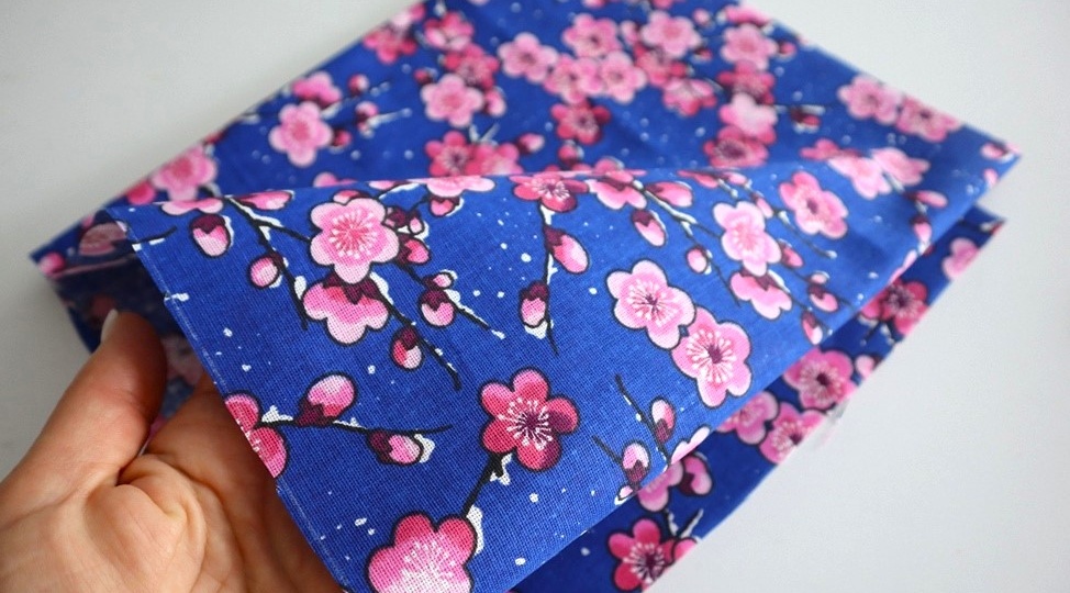 Если вам не идут головные уборы, это самое то. Обеспечила всех подруг модными косынками