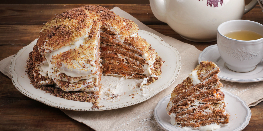 Рецепт торта «Черепаха» с шоколадной крошкой, сметанным кремом и грецкими орехами